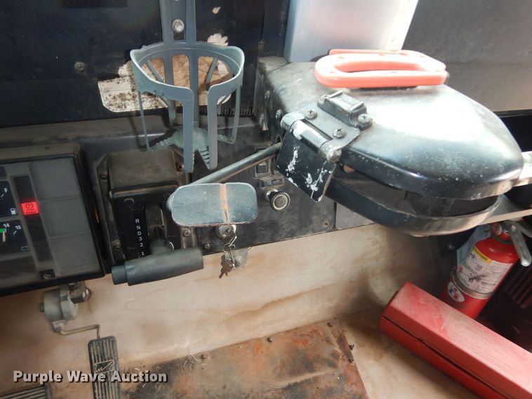 image for item IE9937 2001 International 3800  school bus