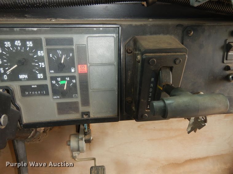 image for item IE9937 2001 International 3800  school bus