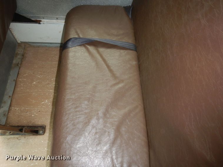 image for item IE9937 2001 International 3800  school bus