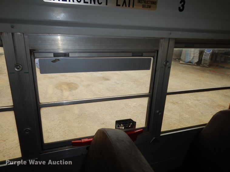 image for item IE9937 2001 International 3800  school bus