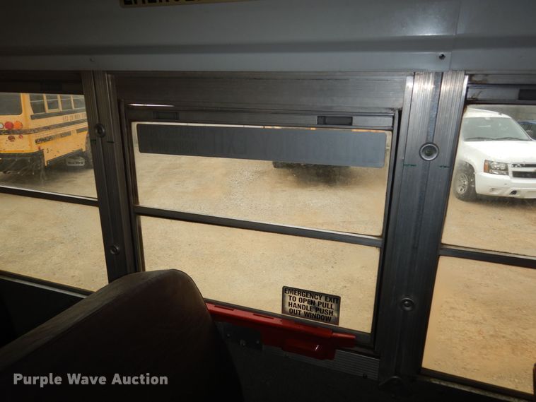 image for item IE9937 2001 International 3800  school bus