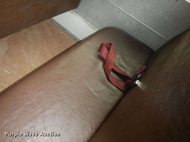 image for item IE9937 2001 International 3800  school bus