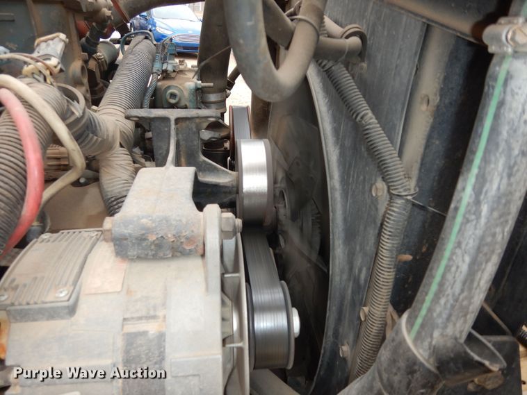 image for item IE9937 2001 International 3800  school bus