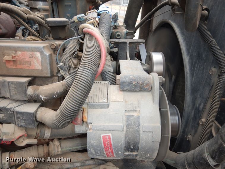 image for item IE9937 2001 International 3800  school bus