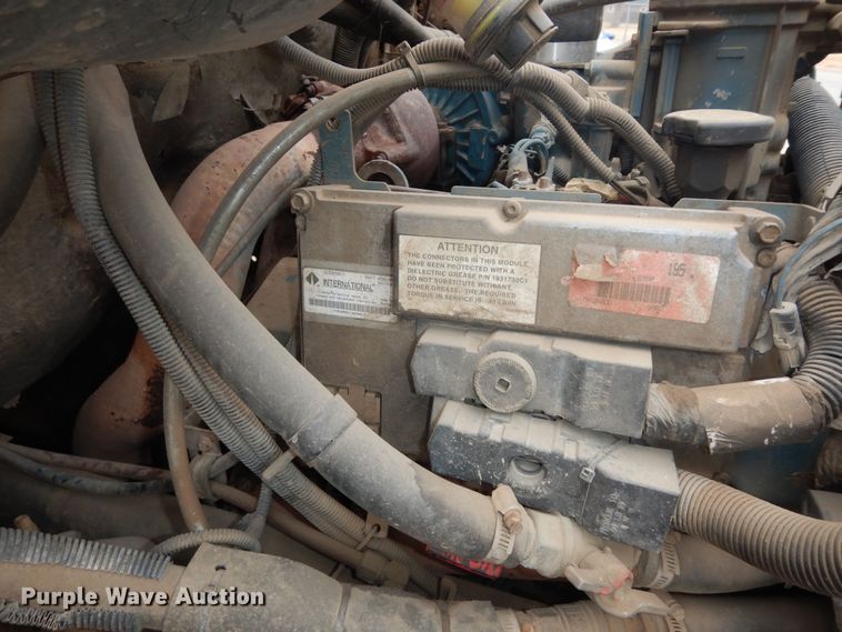 image for item IE9937 2001 International 3800  school bus