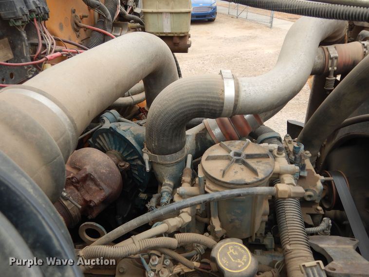 image for item IE9937 2001 International 3800  school bus