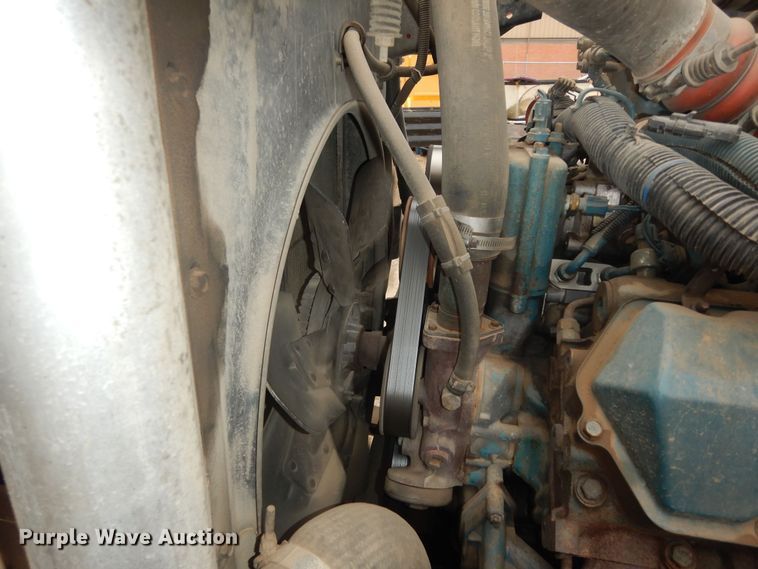 image for item IE9937 2001 International 3800  school bus