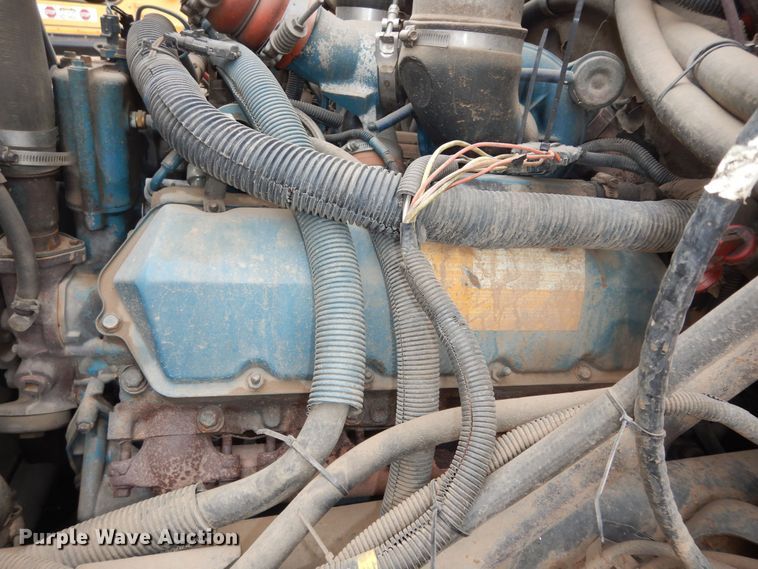 image for item IE9937 2001 International 3800  school bus