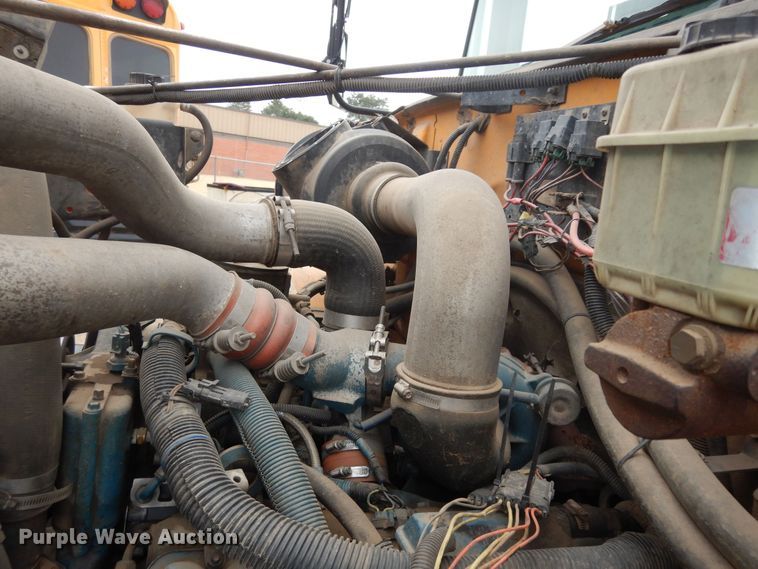 image for item IE9937 2001 International 3800  school bus