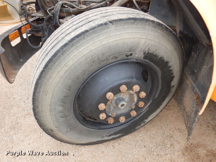 image for item IE9937 2001 International 3800  school bus