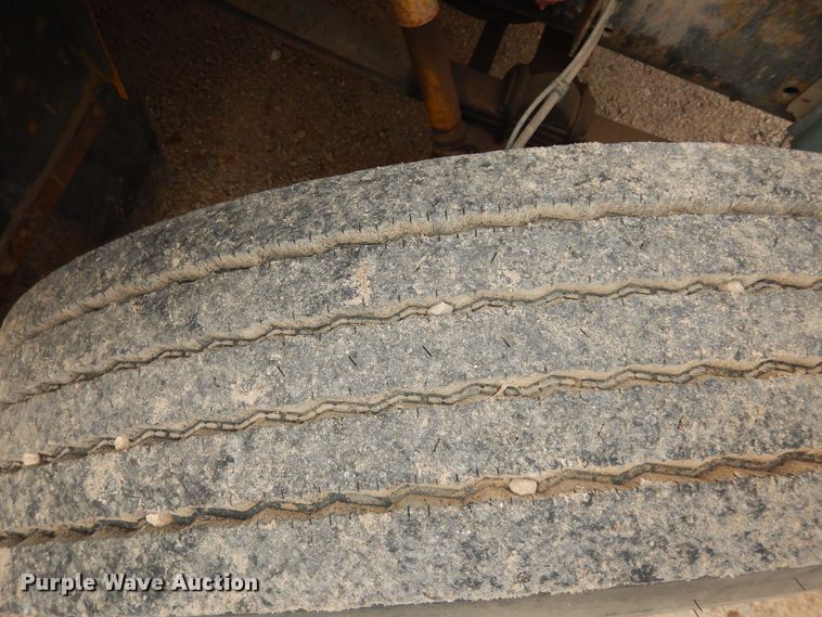 image for item IE9937 2001 International 3800  school bus