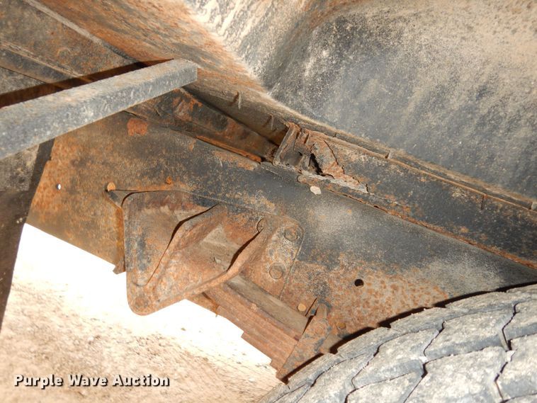 image for item IE9937 2001 International 3800  school bus