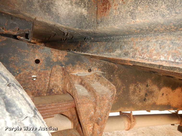 image for item IE9937 2001 International 3800  school bus