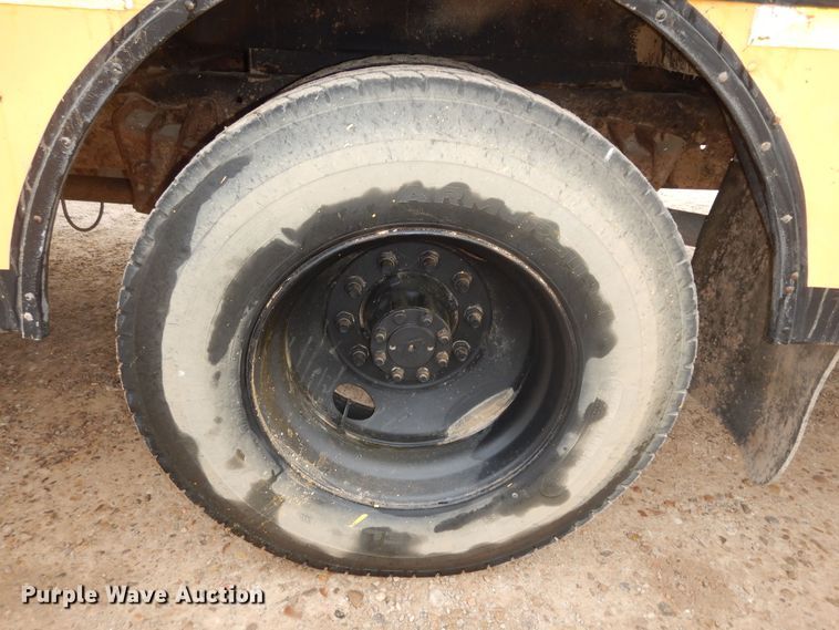 image for item IE9937 2001 International 3800  school bus