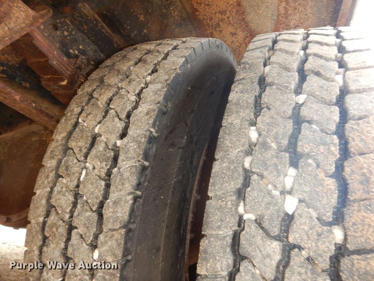 image for item IE9937 2001 International 3800  school bus