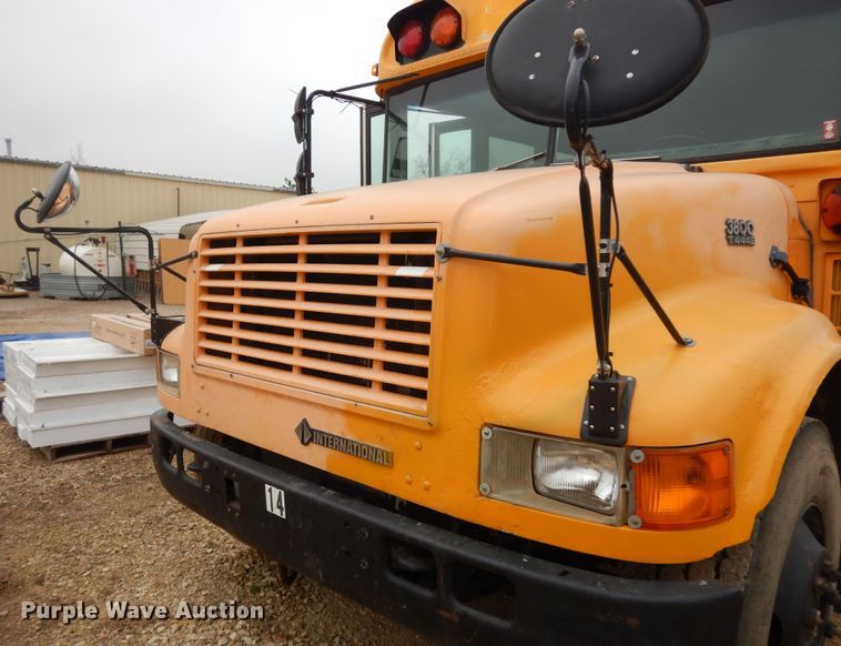image for item IE9938 2001 International 3800  school bus