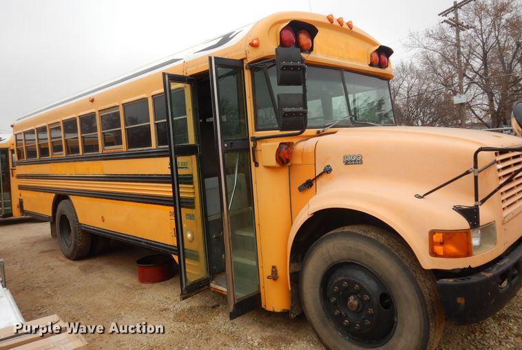 image for item IE9938 2001 International 3800  school bus