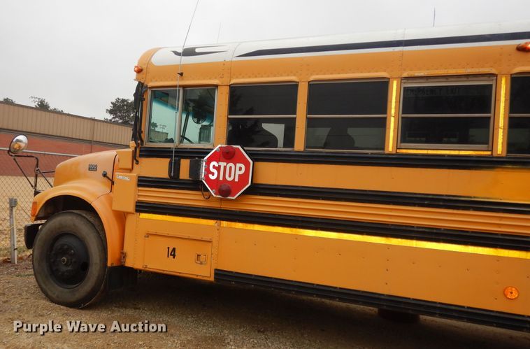 image for item IE9938 2001 International 3800  school bus