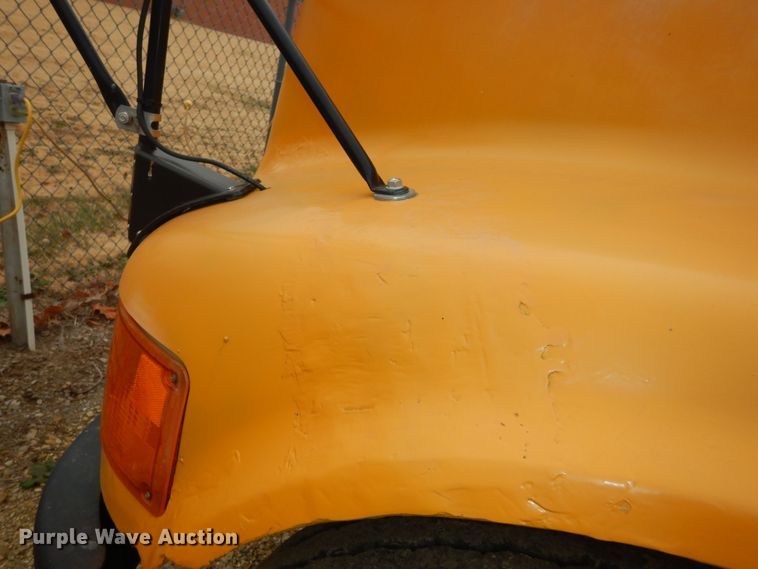 image for item IE9938 2001 International 3800  school bus