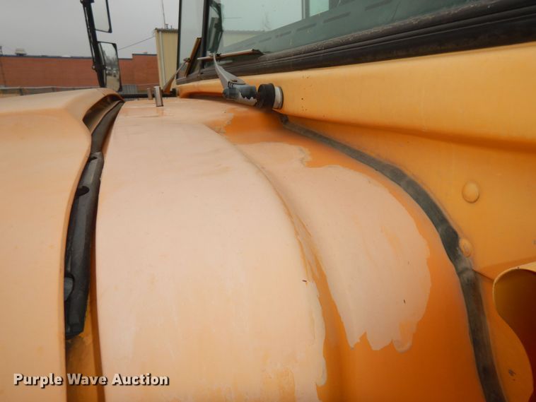 image for item IE9938 2001 International 3800  school bus