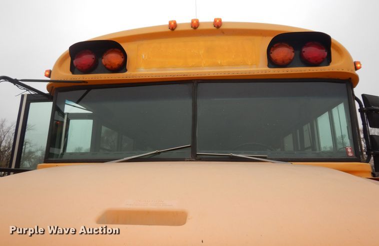 image for item IE9938 2001 International 3800  school bus