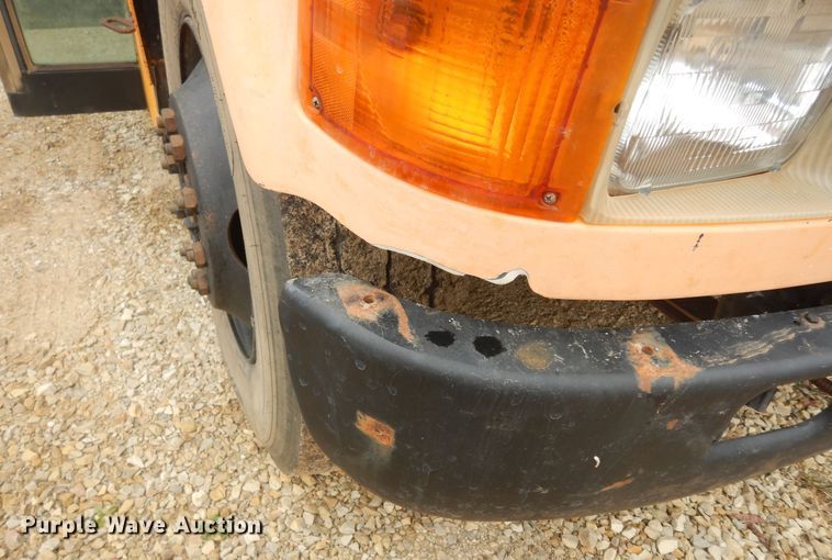 image for item IE9938 2001 International 3800  school bus