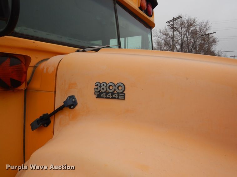 image for item IE9938 2001 International 3800  school bus