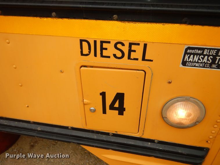 image for item IE9938 2001 International 3800  school bus