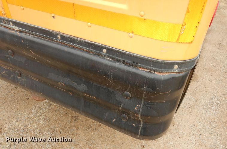 image for item IE9938 2001 International 3800  school bus