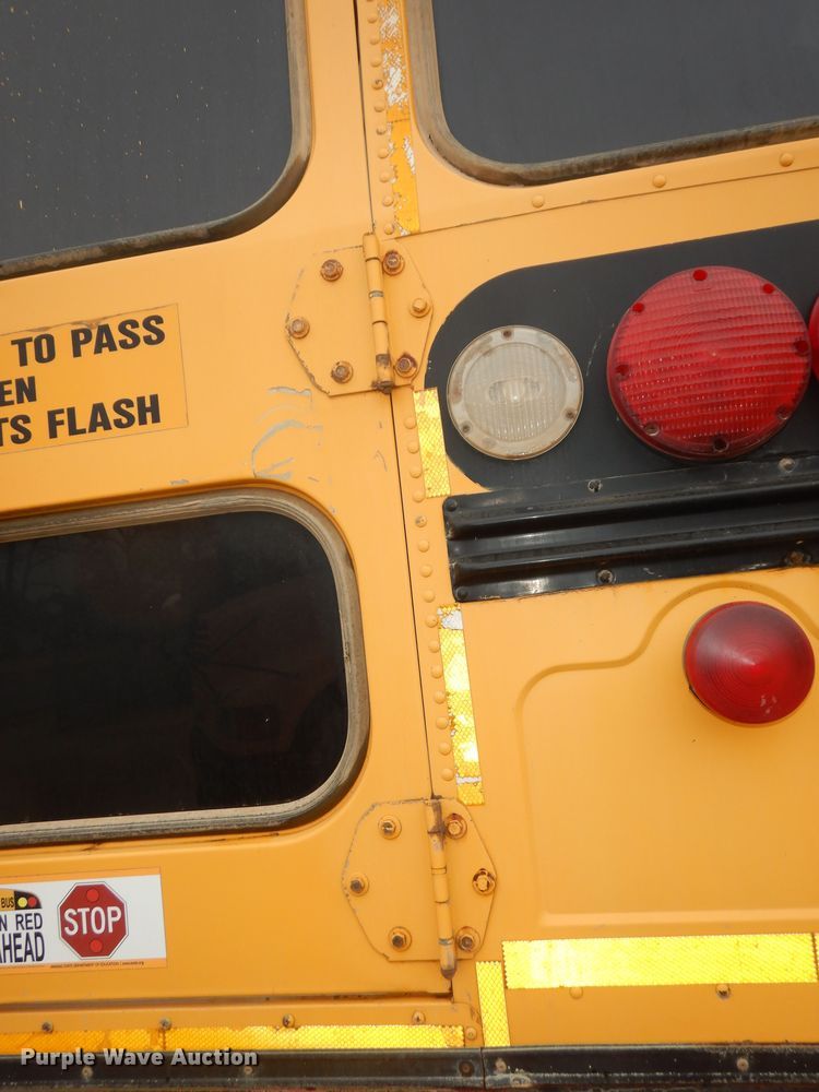 image for item IE9938 2001 International 3800  school bus