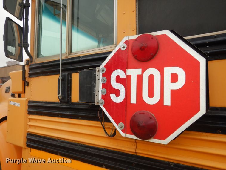 image for item IE9938 2001 International 3800  school bus