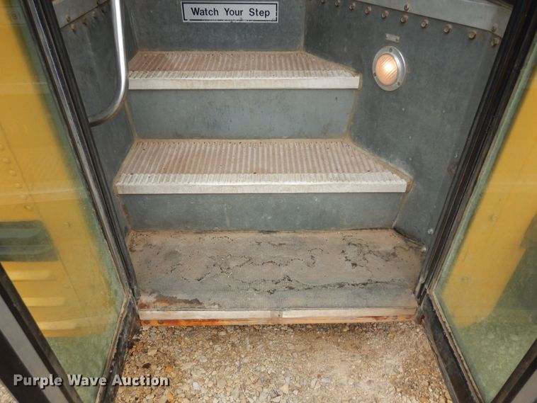 image for item IE9938 2001 International 3800  school bus