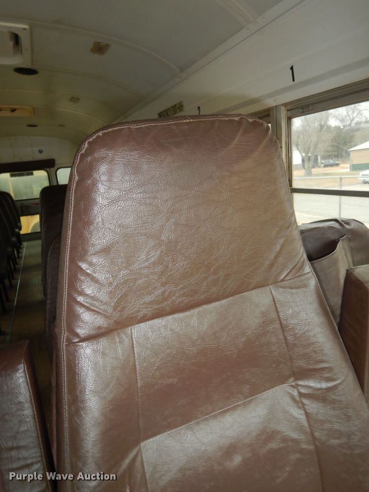 image for item IE9938 2001 International 3800  school bus