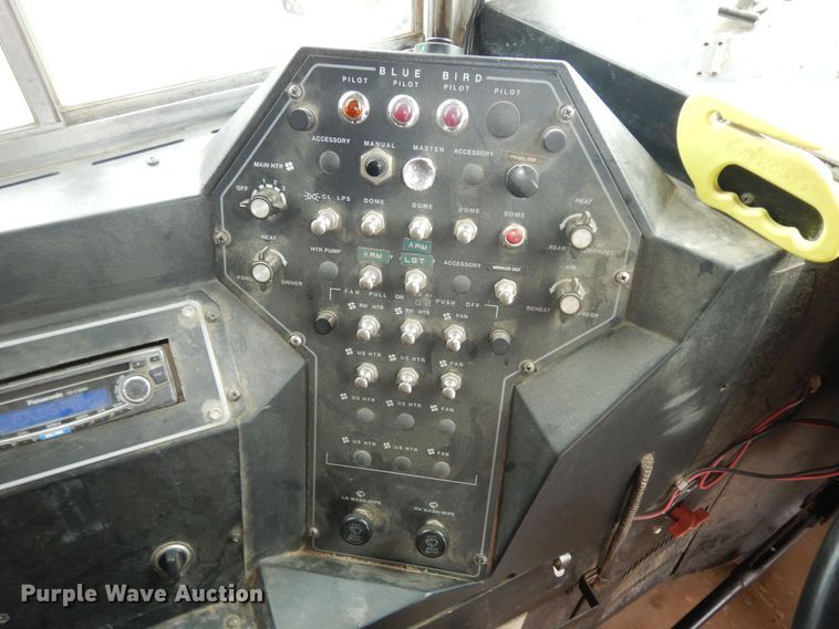 image for item IE9938 2001 International 3800  school bus