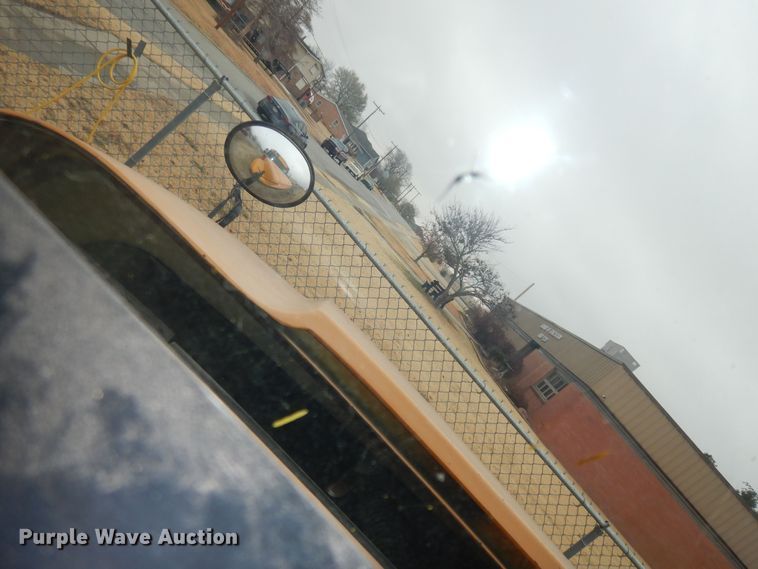 image for item IE9938 2001 International 3800  school bus