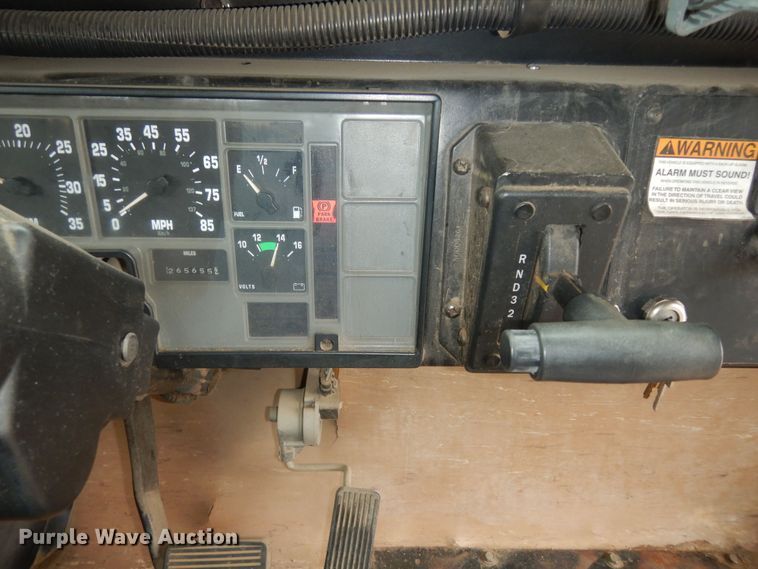 image for item IE9938 2001 International 3800  school bus