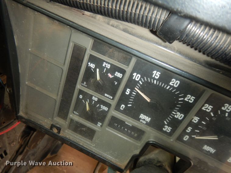 image for item IE9938 2001 International 3800  school bus