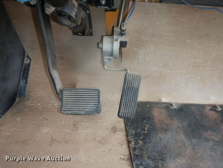 image for item IE9938 2001 International 3800  school bus