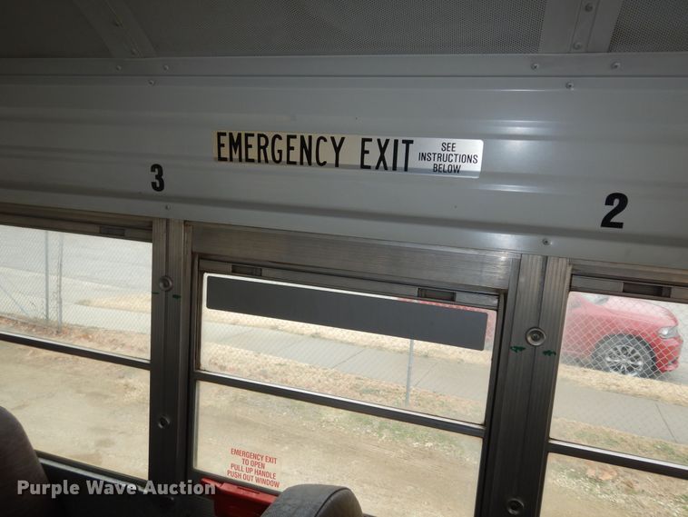 image for item IE9938 2001 International 3800  school bus