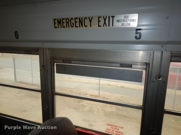 image for item IE9938 2001 International 3800  school bus