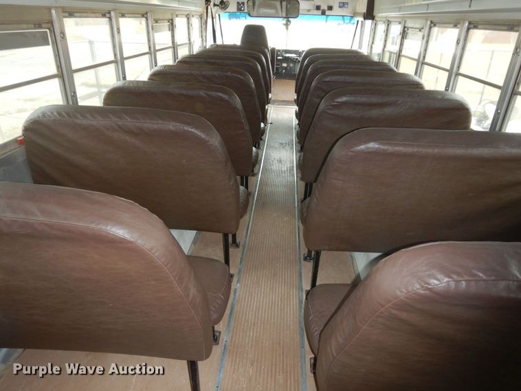 image for item IE9938 2001 International 3800  school bus