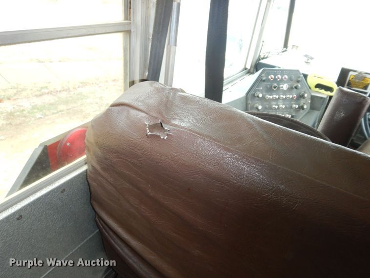 image for item IE9938 2001 International 3800  school bus