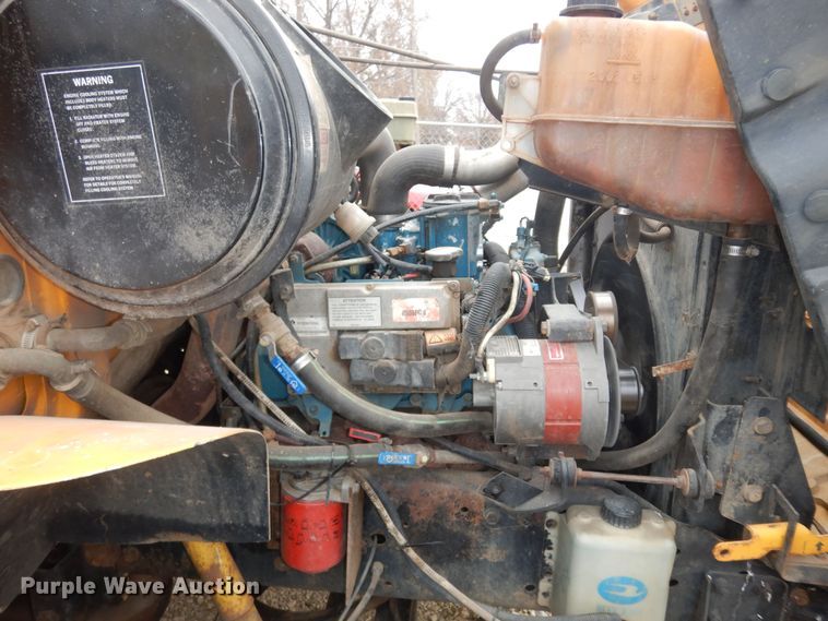 image for item IE9938 2001 International 3800  school bus