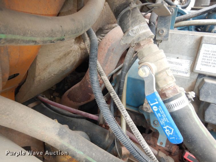 image for item IE9938 2001 International 3800  school bus