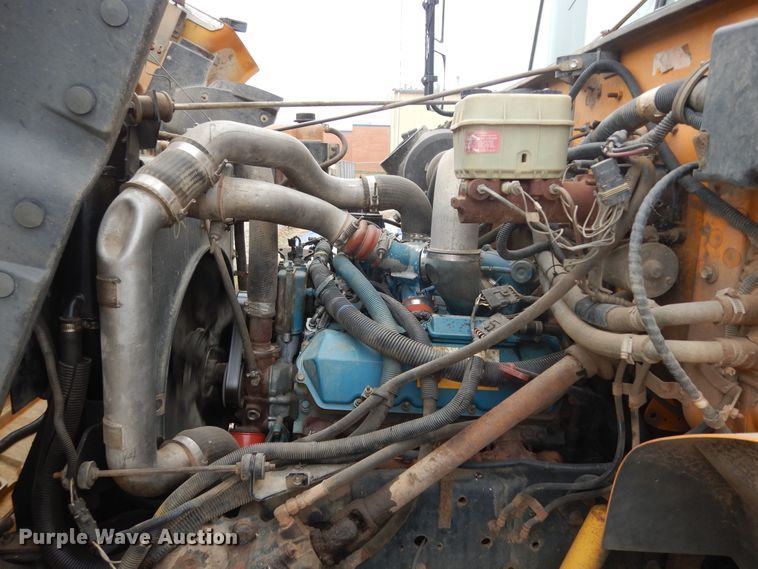 image for item IE9938 2001 International 3800  school bus