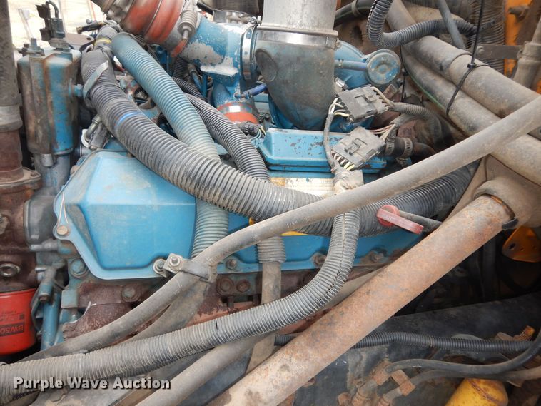 image for item IE9938 2001 International 3800  school bus