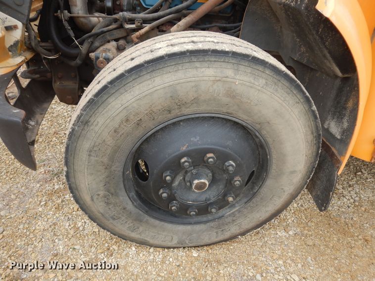 image for item IE9938 2001 International 3800  school bus