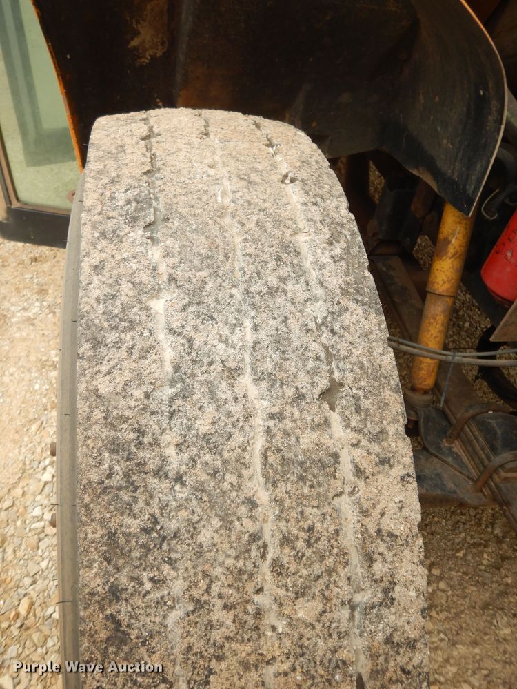 image for item IE9938 2001 International 3800  school bus