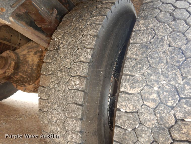 image for item IE9938 2001 International 3800  school bus