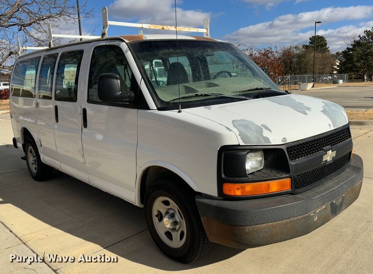 image for item JD9799 2003 Chevrolet Express 1500  van